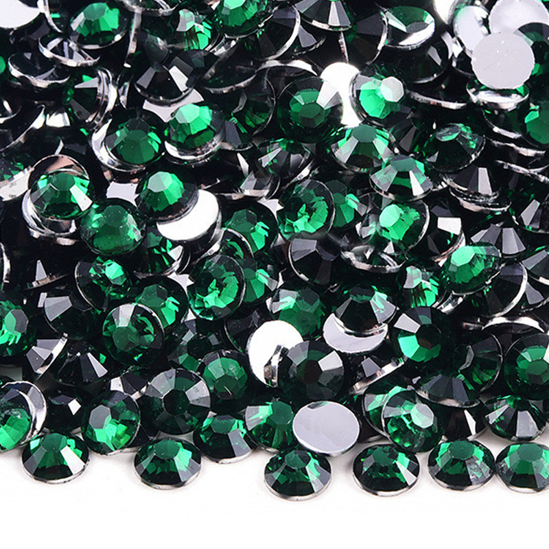 RR019 Emerald Resin Rhinestones