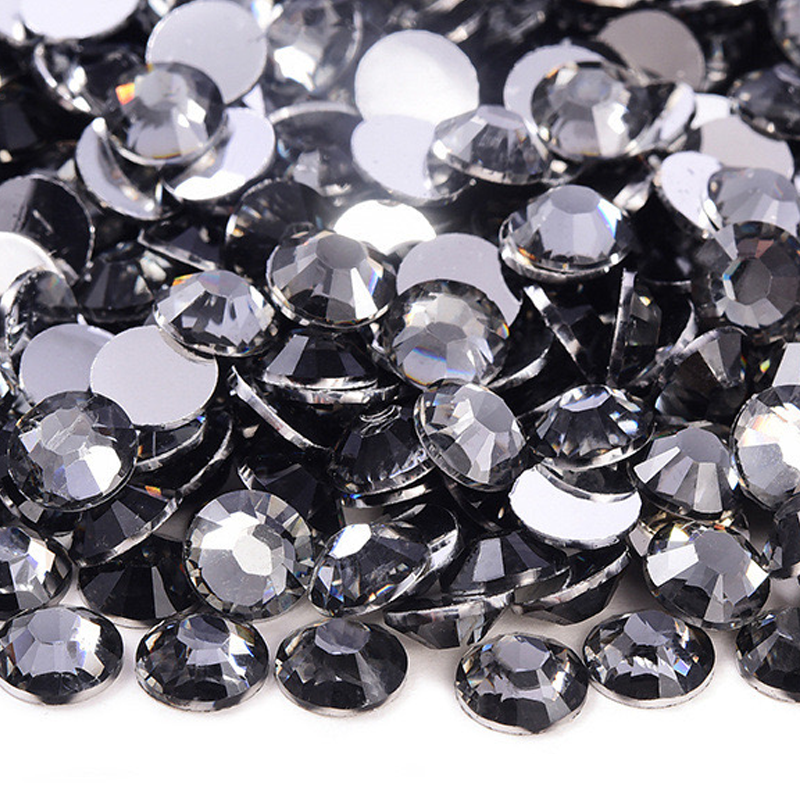 RR034 Light Grey Resin Rhinestones